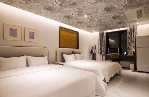 Busanjin Hotel | Brown-Dot Choup