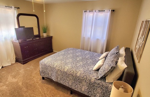 Thomasville House | Browns Spacious & Comfortable Home for 8