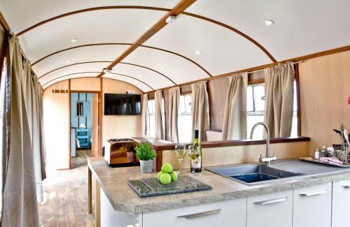 Dawlish Warren Cabin | Brunel Boutique Railway Carriage 5