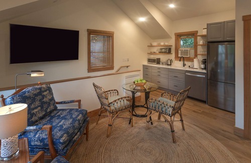 Seattle House | Bryant Cottage! Charming Cottage in Convenient Neighborhood. Near UW.