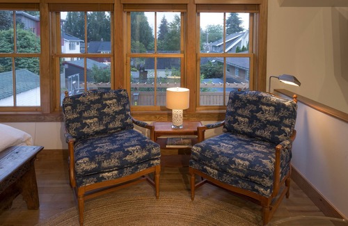 Seattle House | Bryant Cottage! Charming Cottage in Convenient Neighborhood. Near UW.