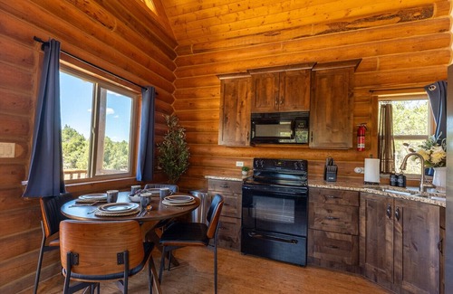 Alton Cabin | Bryce and Zion middle point with Cowboy Hot tub