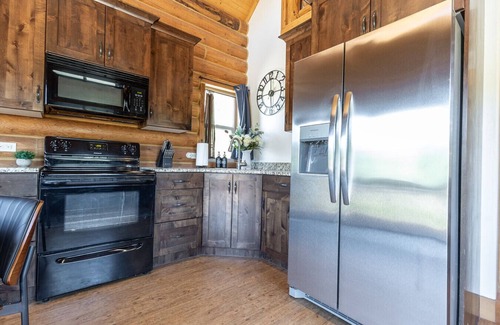 Alton Cabin | Bryce and Zion middle point with Cowboy Hot tub