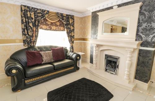 Penrhyndeudraeth House | Bryn Berthen