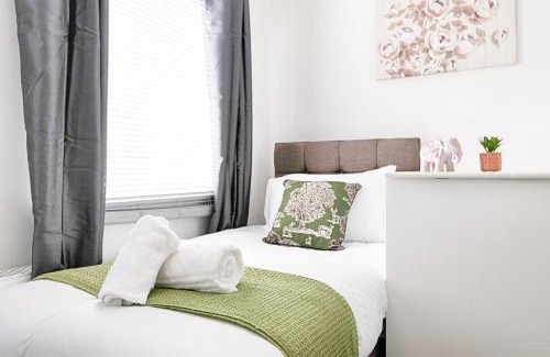 Castle Apartment | Bryn House - TV in Every Bedroom!