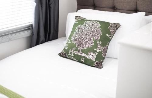 Castle Apartment | Bryn House - TV in Every Bedroom!