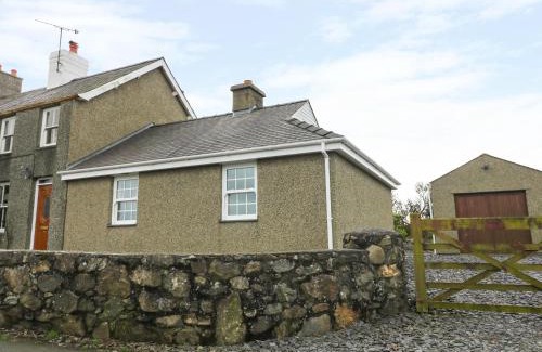 Garn Fadryn House | Bryn Lleuddad