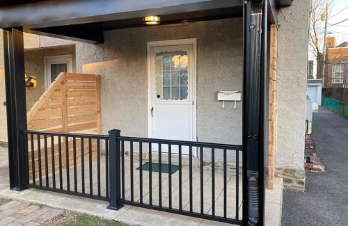 Bryn Mawr Apartment | Bryn Mawr Spacious Grnd Floor Apt Free Parking