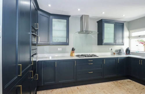 Penrhyn Bay House | BRYN-Y-GLYN, character holiday cottage, with a garden in Penrhyn Bay
