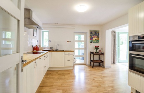 Welshpool House | BRYNAWEL, pet friendly, with open fire in Llanfair Caereinion