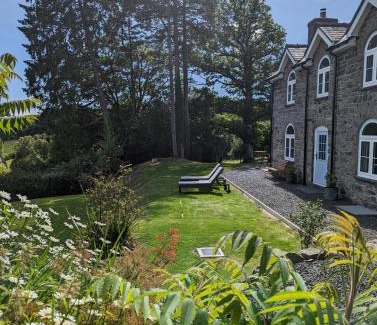 Llanfair Caereinion House | Brynderwen