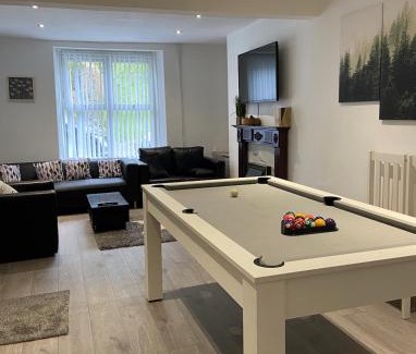 Abercwmboi House | Brynhyfryd Cottage