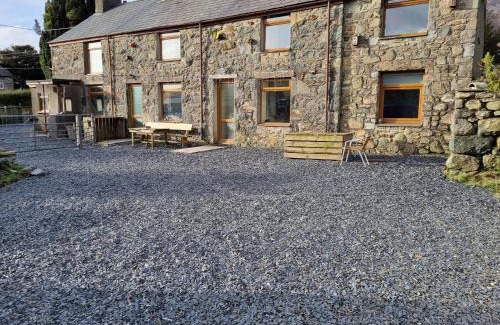 Llanaelhaearn House | Brynhyfryd