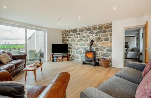 Garn Fadryn House | Brynhynog Fawr