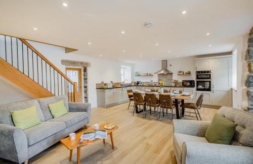 Garn Fadryn House | Brynhynog Fawr