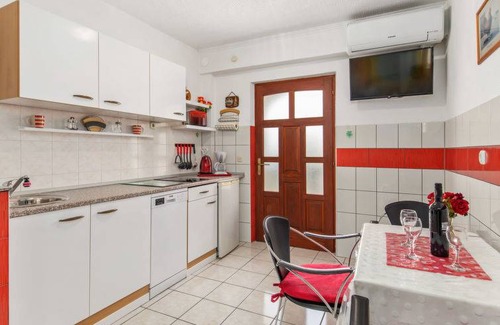Crikvenica Apartment | Brzic (HSY3NJR)