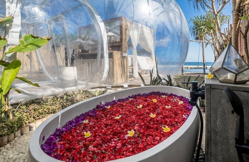 Uluwatu House | Bubble Hotel Nyang Nyang with Baths (Adults Only)