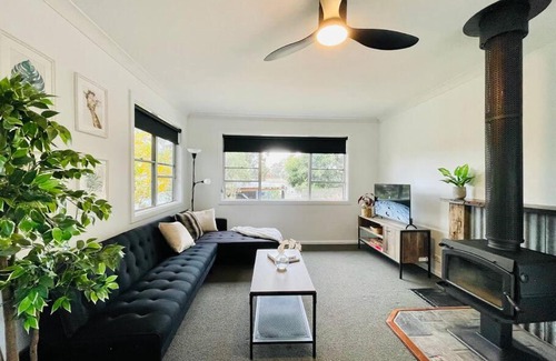 Armidale Villa | Bubble tent - Glamping + 3 Bedrooms house