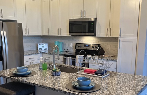 Lindbergh House | Buckhead Luxury 2bed 2bath Unit!!!