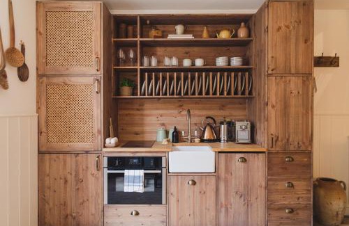 Broadstairs Apartment | Buckingham Mews Flint Cottage 2