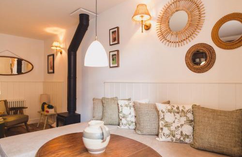 Broadstairs Apartment | Buckingham Mews Flint Cottage 2