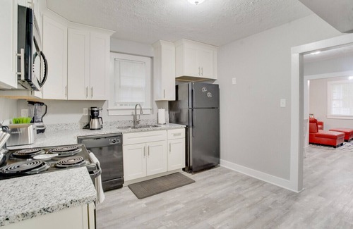 Buckroe Beach House | Buckroe Beach Hideaway - Walk to the Beach!