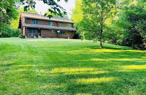 Canton House | Bud's Paradise- A beautiful cabin in the woods!