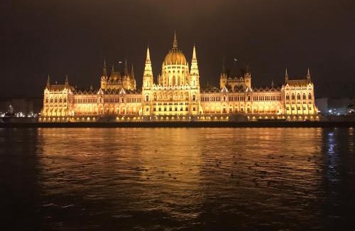 Ujlipotvaros Apartment | Budapest Downtown Apartments with Balcony & optional Garage & Restaurant in the building