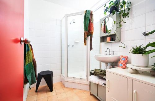 Collingwood North Apartment | Budd Place - Heart of Collingwood