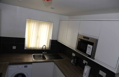 Thamesmead House | Budget 4-bedrooms In Thamesmead