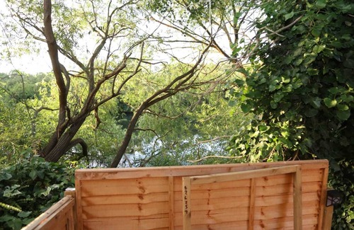 Thamesmead House | Budget 4-bedrooms In Thamesmead