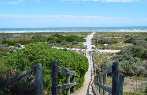 Largs North Apartment | Budget Beachside Accommodation