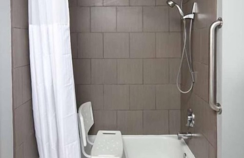Sequim Resort | Budget-Friendly Accommodations with Free Parking, Wifi, and Pool