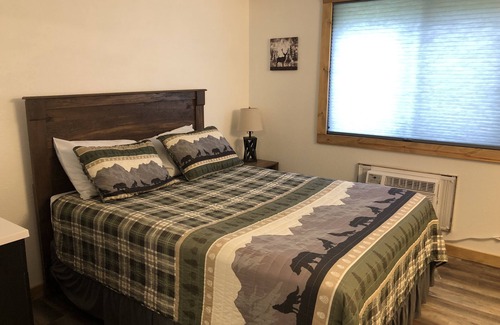 Deadwood Hotel | Budget Friendly Room 111 - Pet Friendly