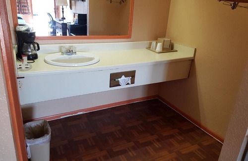 Eastland Hotel | Budget Host Inn Eastland