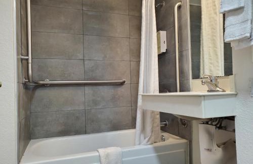Little Rock Hotel | Budget Host Inn- Medical Center