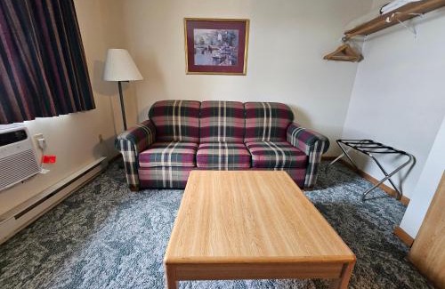 Escanaba Hotel | Budget Host Inn & Suites
