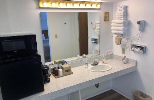 Ironwood Hotel | Budget Host Inn