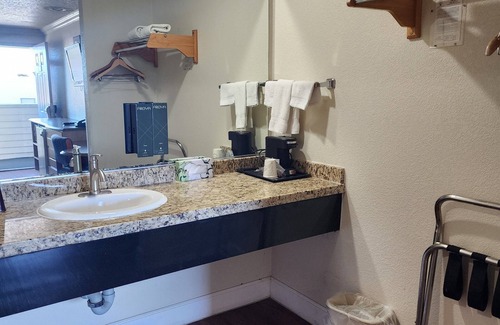 Corcoran Hotel | Budget Inn Motel