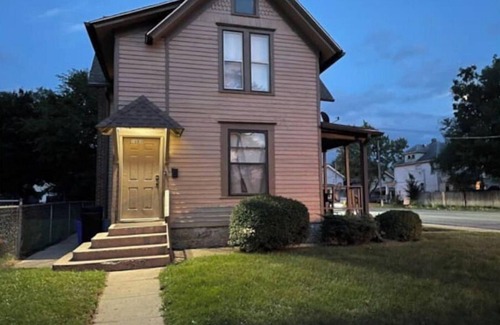 Rockford House | Budget Stay in Rockford, Upper Duplex