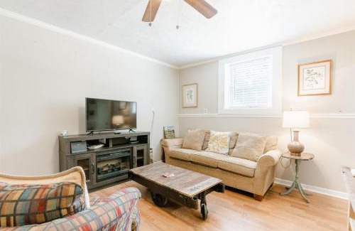Parker House | Budget Stay in West GVL!