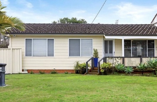 Budgewoi House | Budgewoi home between 2 Lakes & 5 minutes from Budgewoi Beach