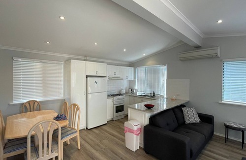 Broadwater Cabin | Budgie Smuggler - Cabin 96 GBHP