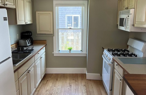 Matunuck House | Buena Vista Beach Front Cottage