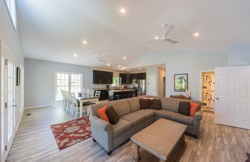 Grand Rivers House | Built in 2017 - 4 BR/3 BA Lakeview in Grand Rivers - The Only City on Both Lakes