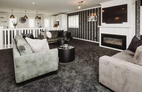 New Plymouth House | BULLER NOIRE OUTSTANDING