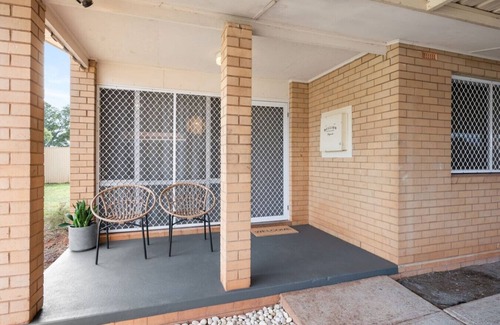 South Kalgoorlie House | Bullion Bungalow – Stylish, Secure 3-Bed Stay