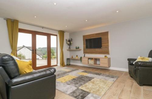 Axminster House | Bumble Bee Retreat