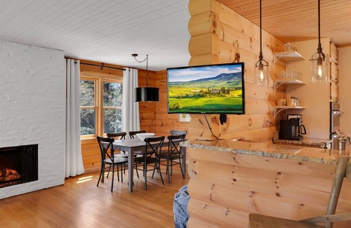Highlands Hills Cabin | Bungalow on Crowe | 2 Bed, 3 Bath