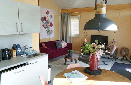 Akkrum House | Bungalow with a terrace near the Sneekermeer